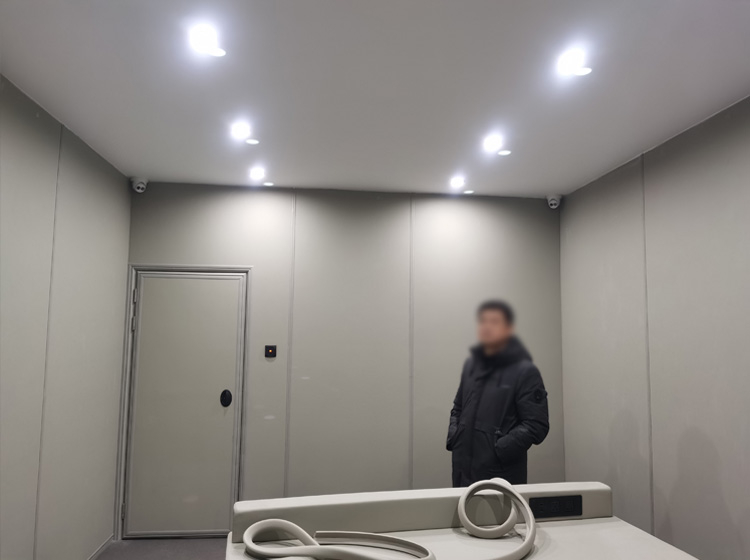 紀(jì)檢委談話室防撞軟包是安全性的墻面裝飾材料，軟包廠家