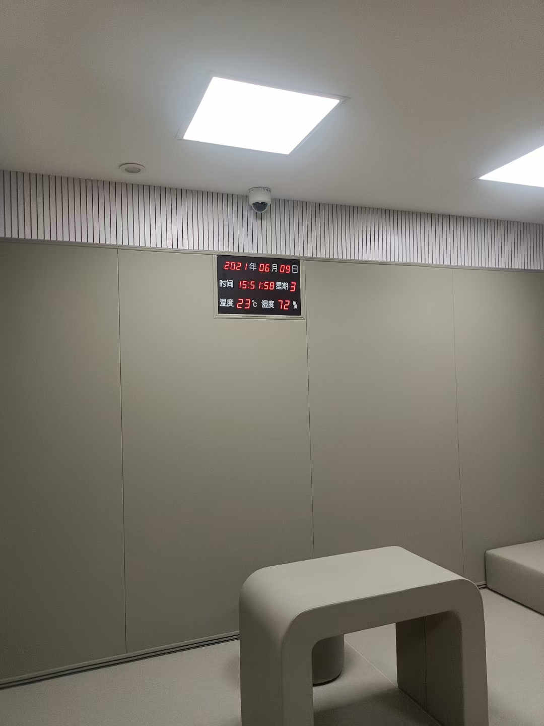 公安局、談話室或者審訊室防撞墻軟包，起到阻燃、環(huán)保、防撞